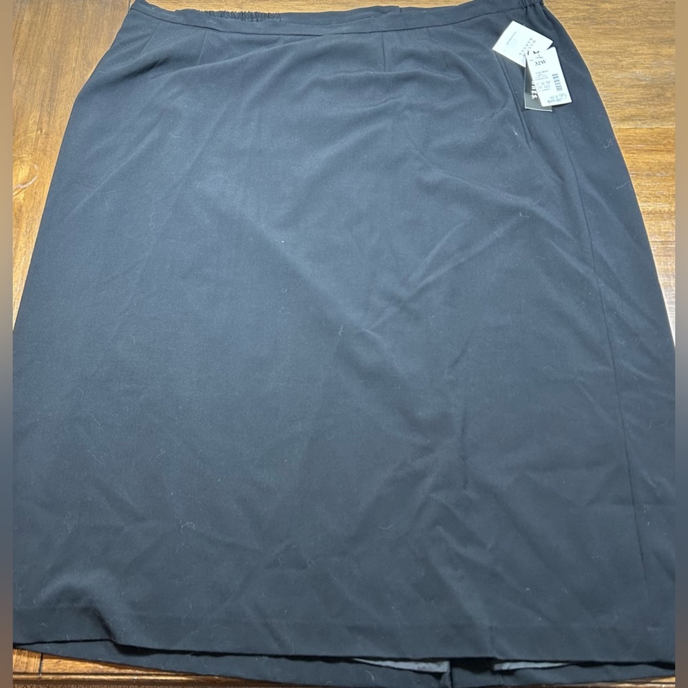 Maggie Barnes Black Women's Plus Size: 32W Above Knee Elastic Pencil Skirt